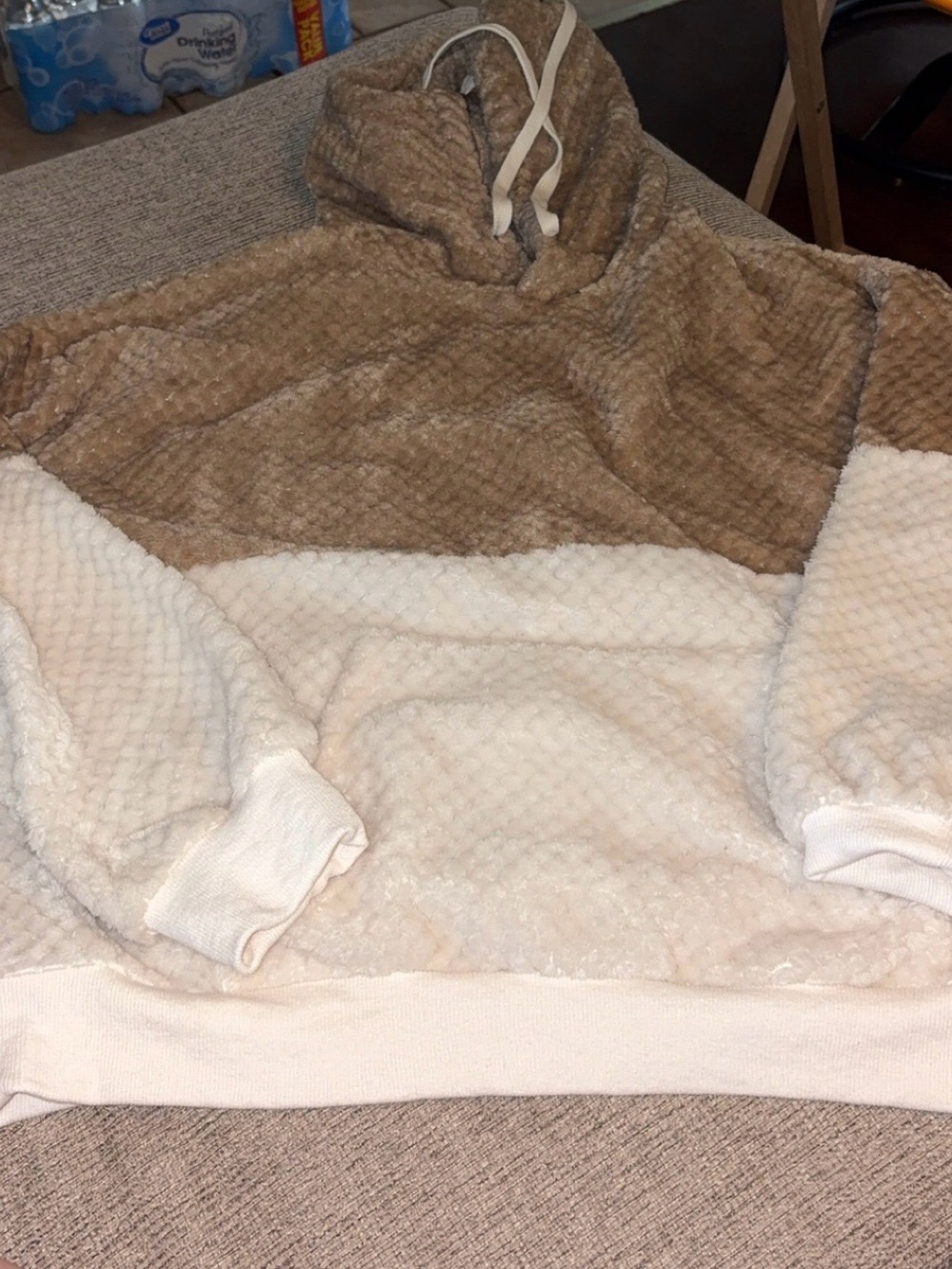 Plush Two-Tone Hooded Pullover - Cream & Brown